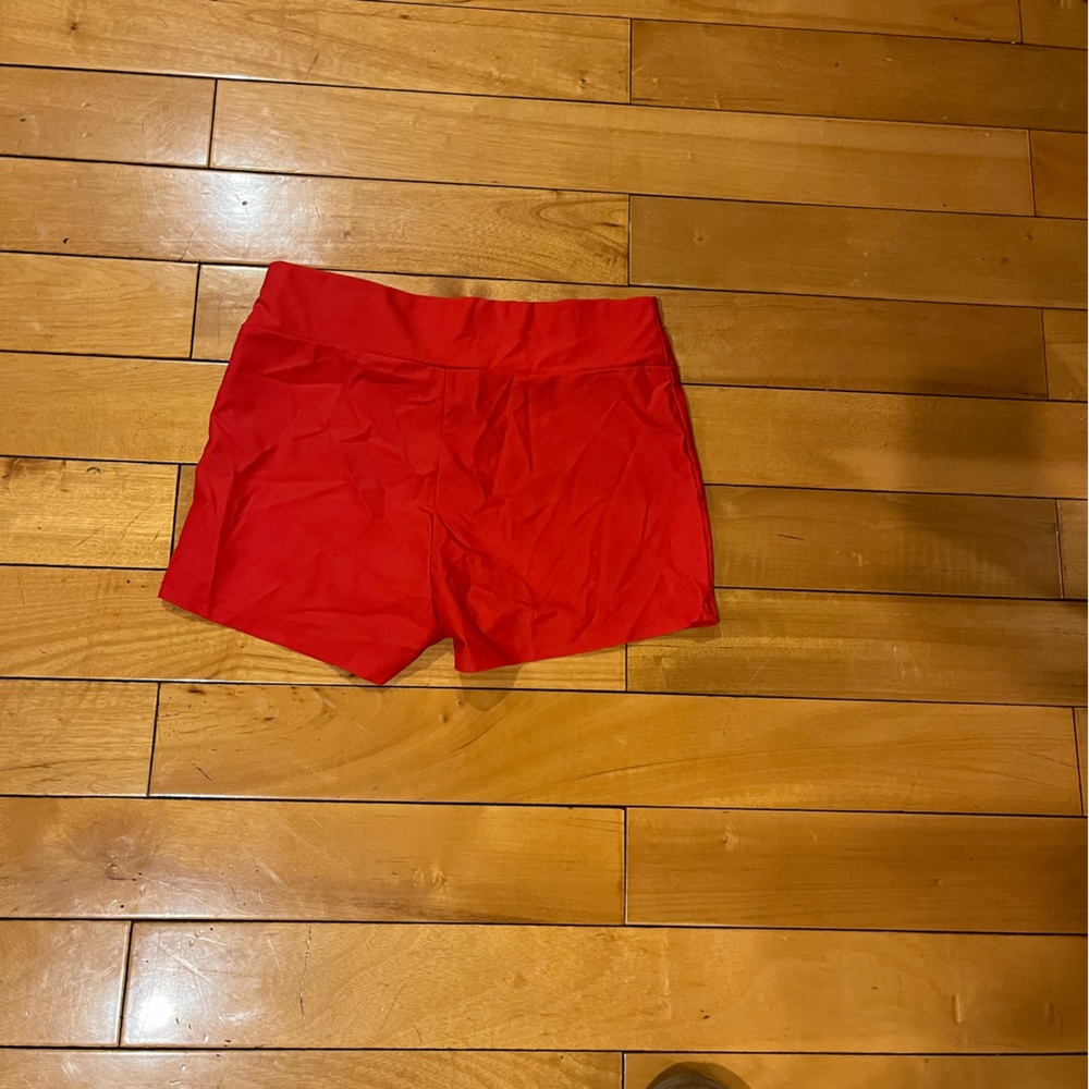 M Red short legging.
